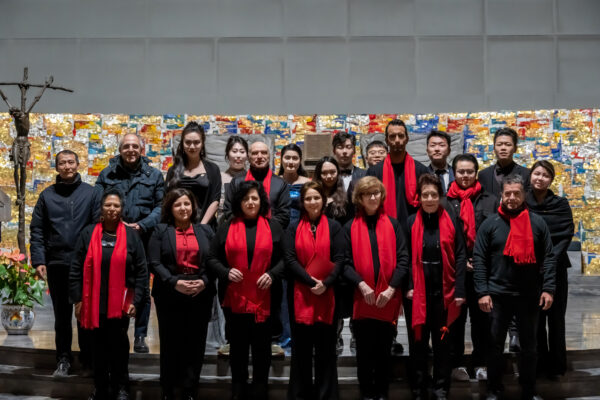 gruppo cantanti, coro concerto chiesa