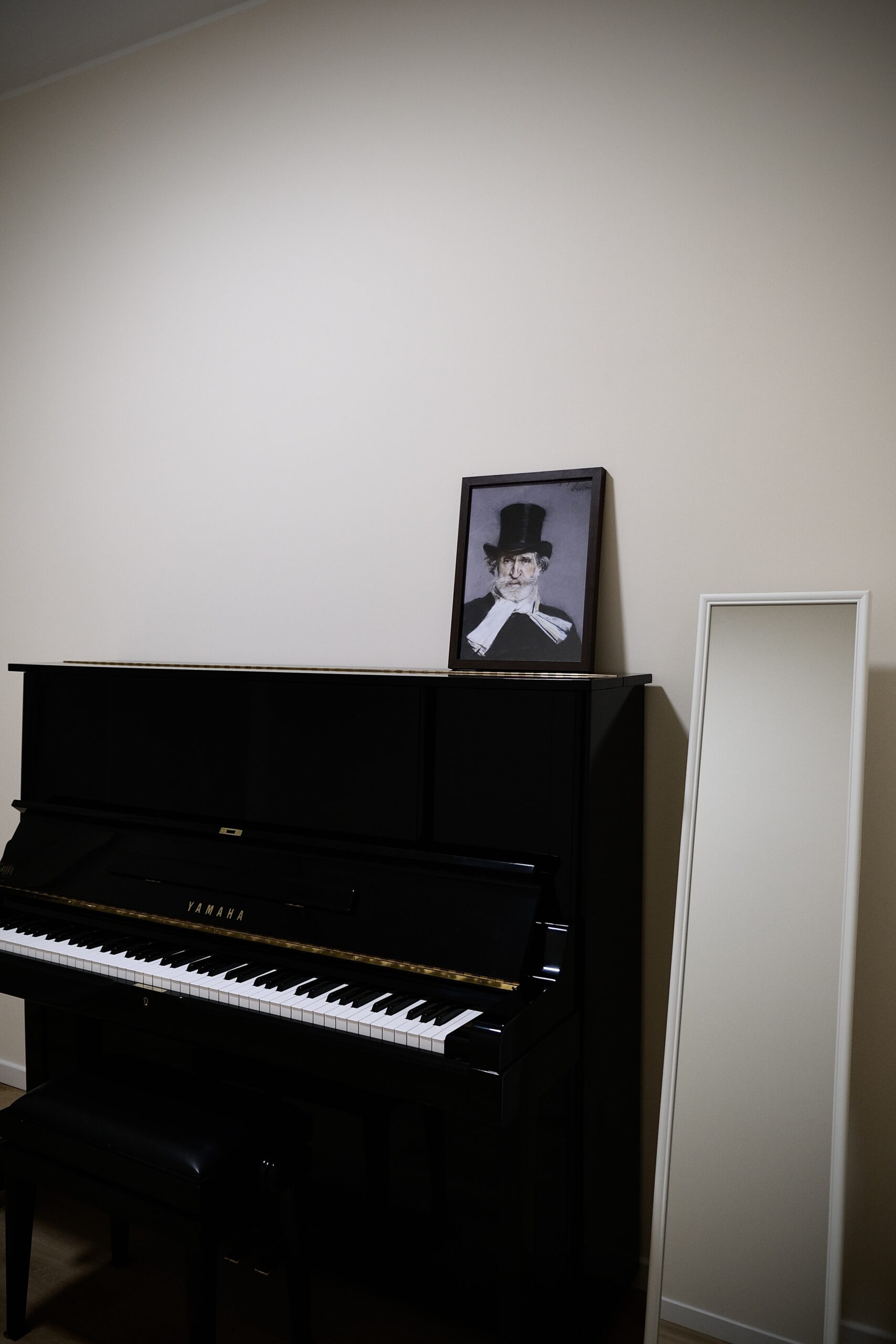 aula con pianoforte verticale